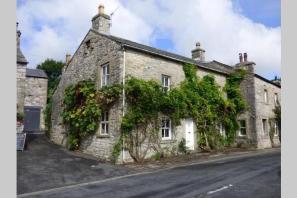 5 Star Cottage On The Green With Log Burner - Dog Friendly Austwick Kültér fotó