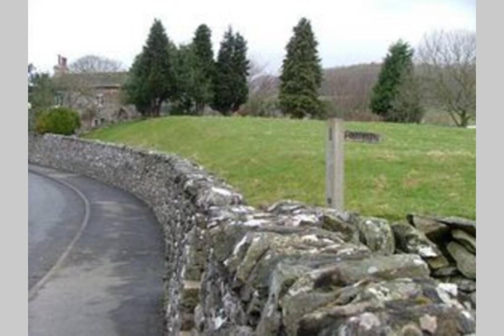 5 Star Cottage On The Green With Log Burner - Dog Friendly Austwick Kültér fotó