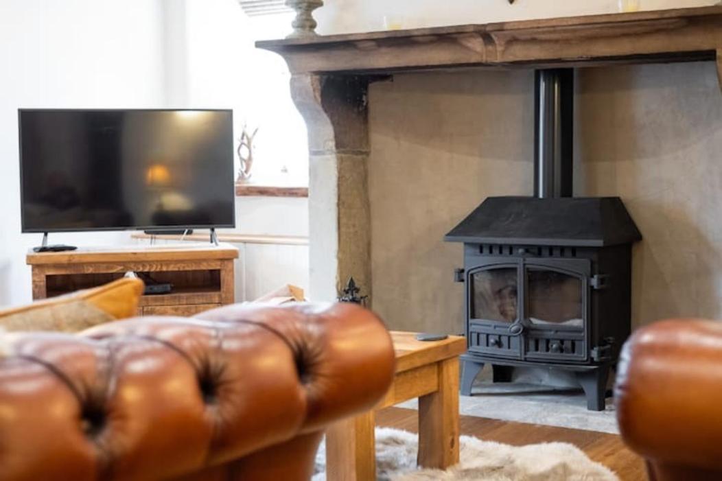 5 Star Cottage On The Green With Log Burner - Dog Friendly Austwick Kültér fotó