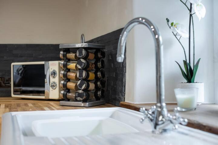 5 Star Cottage On The Green With Log Burner - Dog Friendly Austwick Kültér fotó