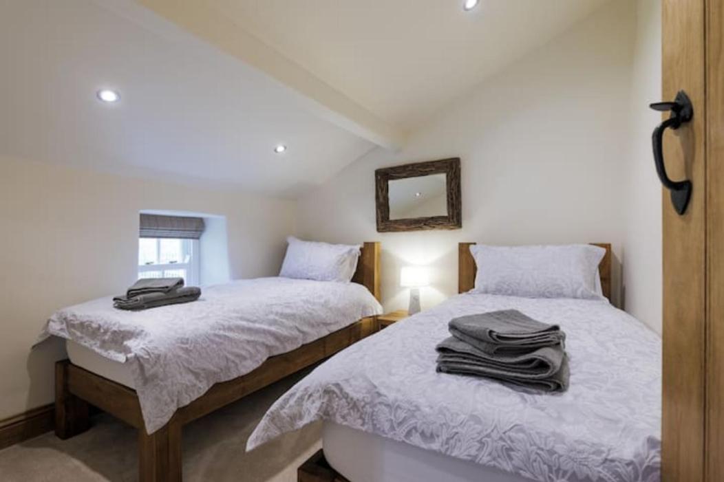 5 Star Cottage On The Green With Log Burner - Dog Friendly Austwick Kültér fotó
