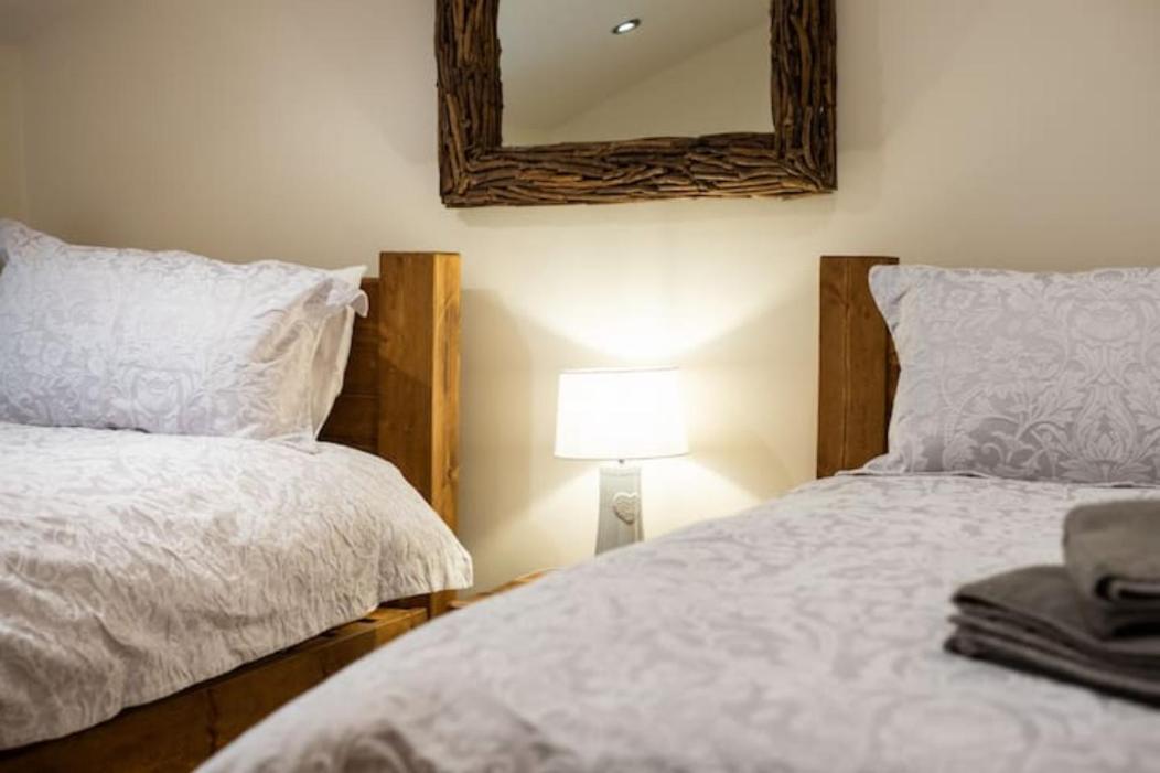 5 Star Cottage On The Green With Log Burner - Dog Friendly Austwick Kültér fotó