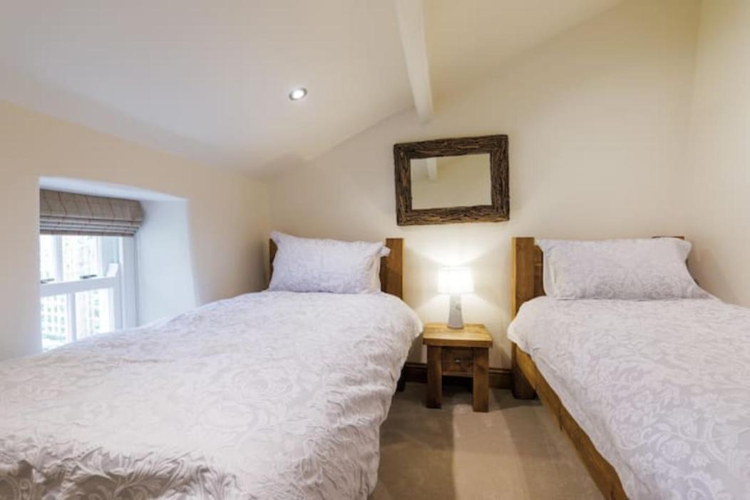 5 Star Cottage On The Green With Log Burner - Dog Friendly Austwick Kültér fotó